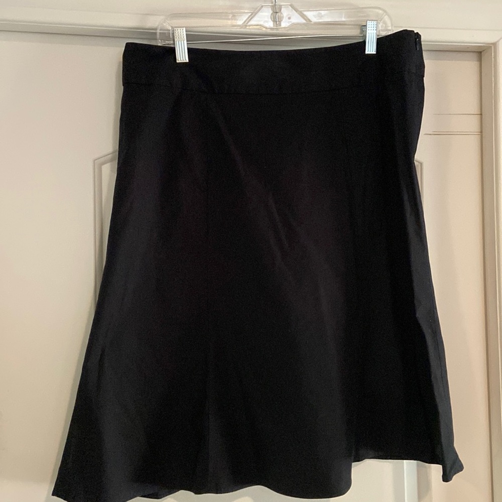 Black Skirt, GAP 16